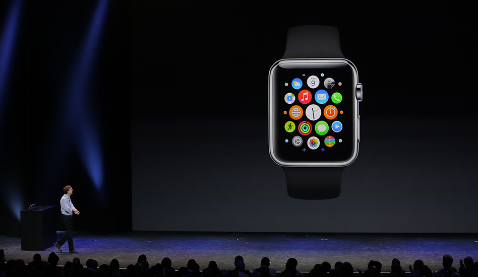 Apple watch к новому iphone. Новинки от Apple. Презентация Apple зал. Сцена презентации Apple. Фото с презентации часов Эппле.