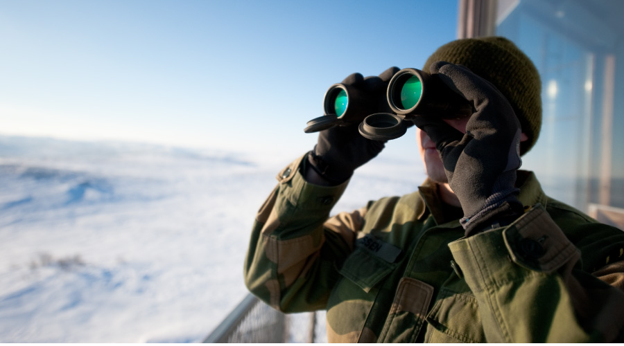 Garnisonen_i_Sør-Varanger_binoculars