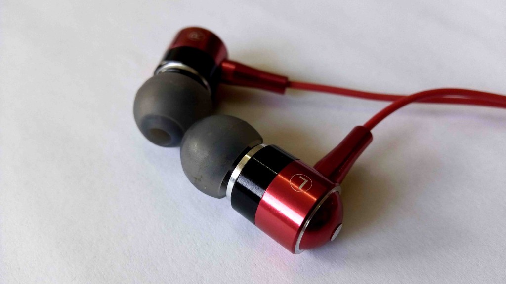 Tecno_Boom_J7 earphones