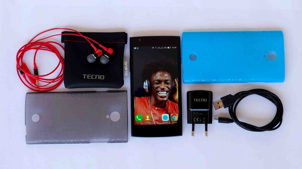 Tecno Boom J7 unboxing