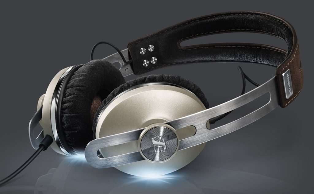 Noise cancelling headphones