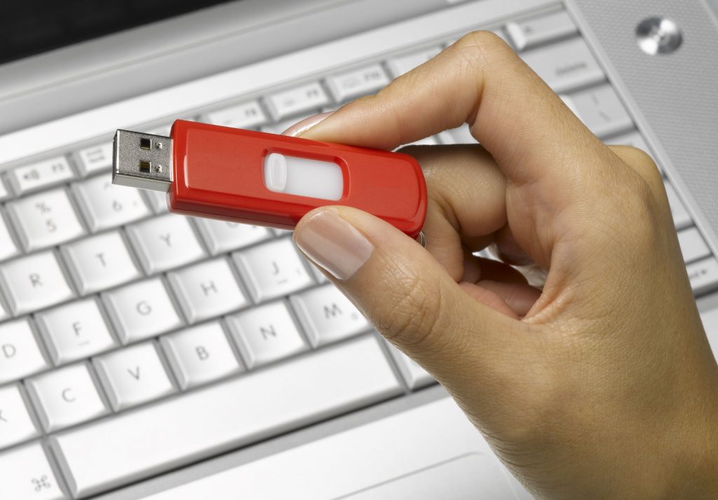 can ntfs formatted jumpdrive be used for a mac