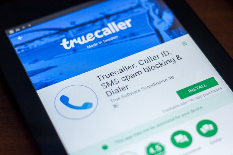 uninstall Truecaller app