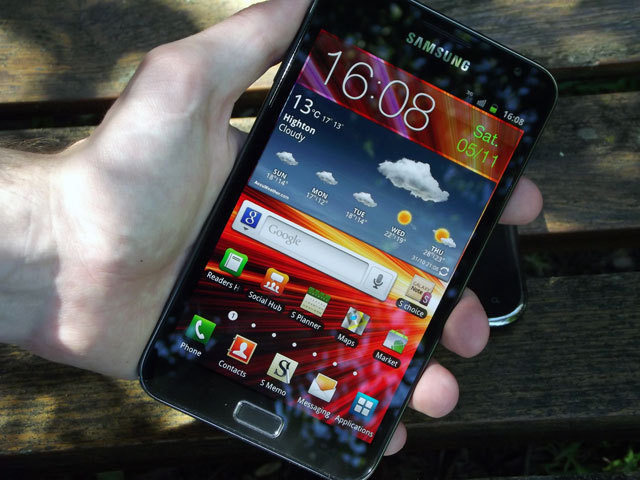 AMOLED vs LCD