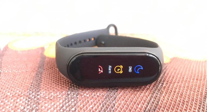 Xiaomi MI Band 4 Guide: 10 Features You Should Turn On - Dignited