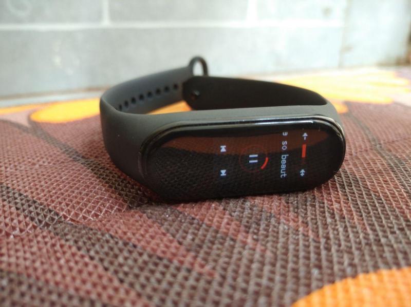 mi band 4 features