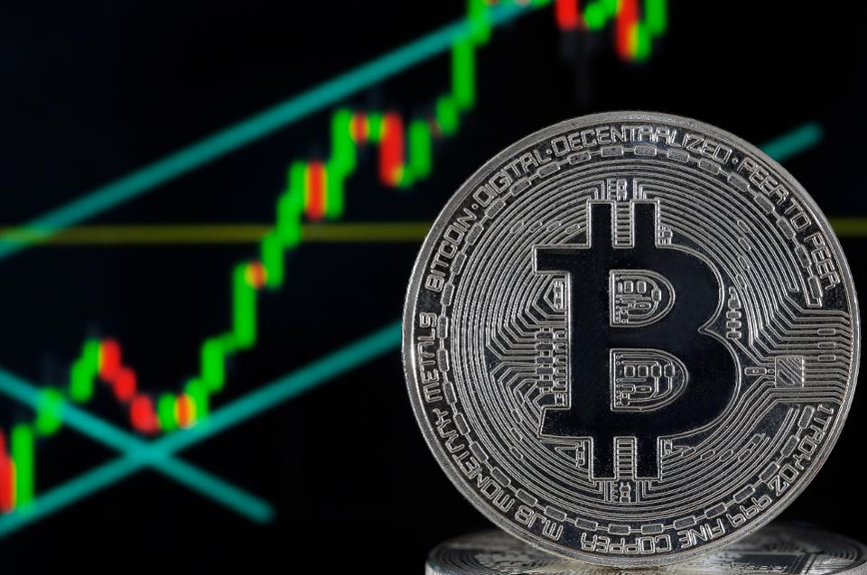 rt gazdă investește bitcoin