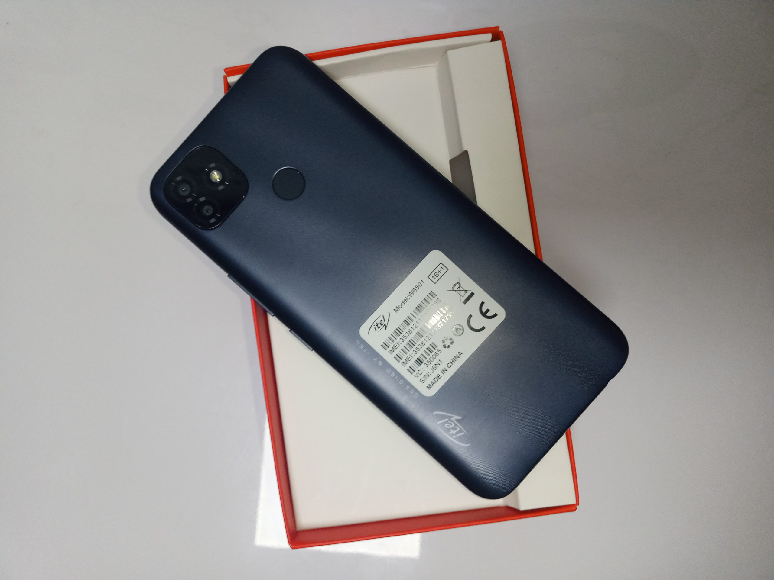 iTel P36  Unboxing and First Impressions - 10