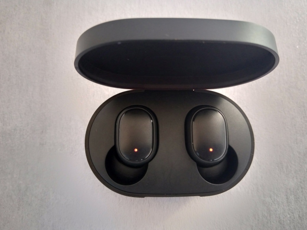 The difference Redmi AirDots S (Mi True Wireless Earbuds – Basic S) vs the  standard version (Redmi AirDots) - Dignited