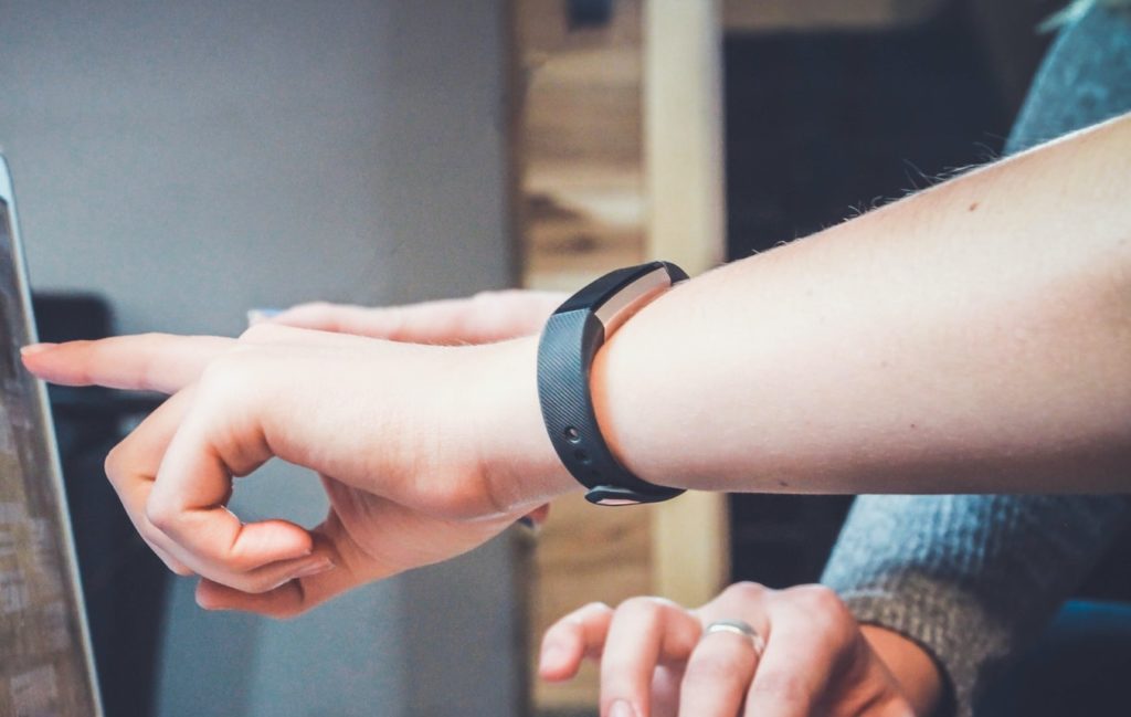 Amazfit band vs mi band 4 clearance