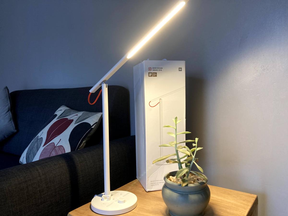 MI Led Lamp 1s An Elegant Smart Lamp for Your Desk -