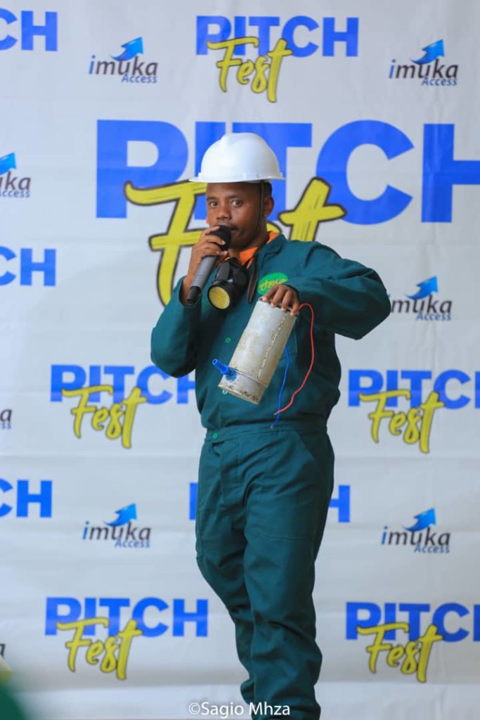 Participants pitching at the western edition of Pitchfest 