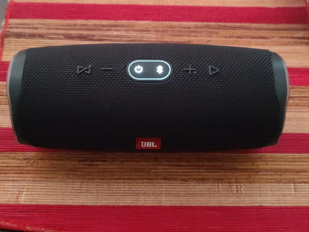 JBL Charge 4 review: The outdoor party speaker besides the pool - Dignited