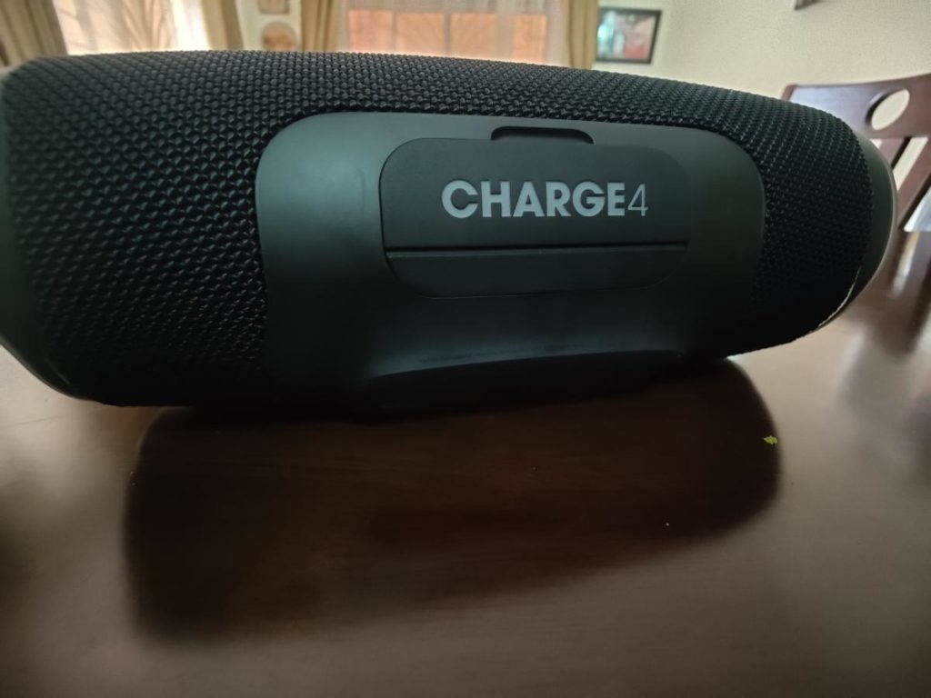 JBL Charge 4 review: The outdoor party speaker besides the pool - Dignited