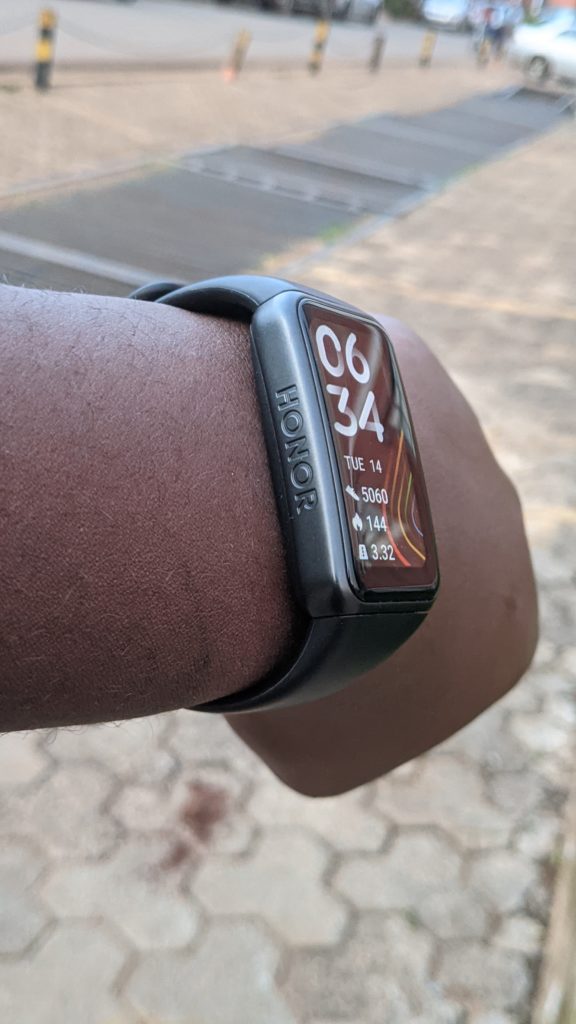 Honor Band 6 on wrist