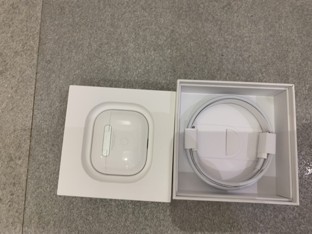 AirPods 3 unboxing accessories