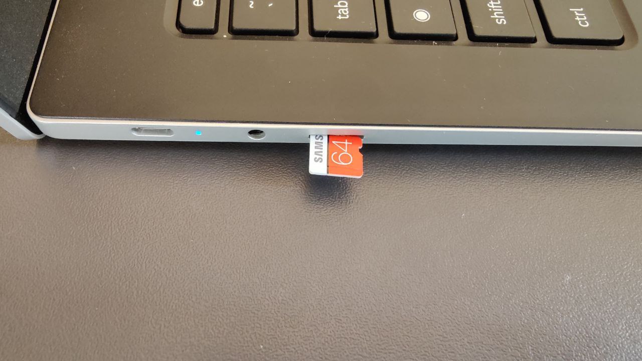 How to install micro card on your Chromebook - Dignited