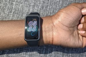 huawei-band-7-on-wrist